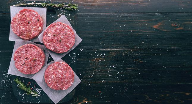 the formation of ground beef for grilling burger