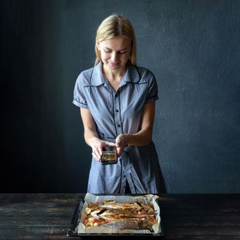 food photographer, girl, photographs the finished dish