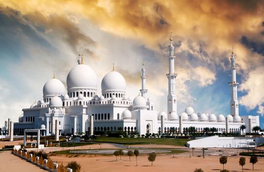 view of Sheikh Zayed mosque in Abu Dhabi at sunset