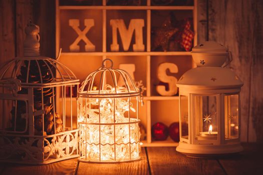 Candlelight and birdcage decorations in shabby chic style