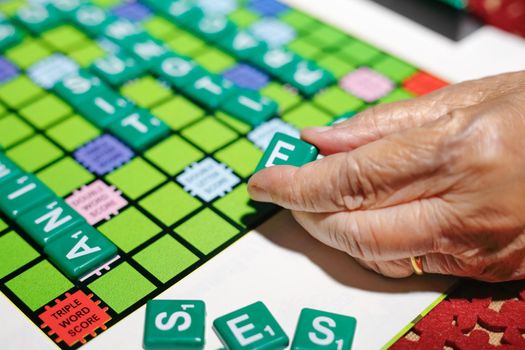 Crosswords for Elderly ,help improve memory & brain