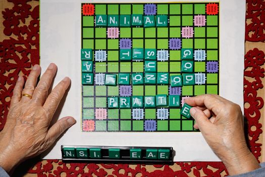 Crosswords for Elderly ,help improve memory & brain