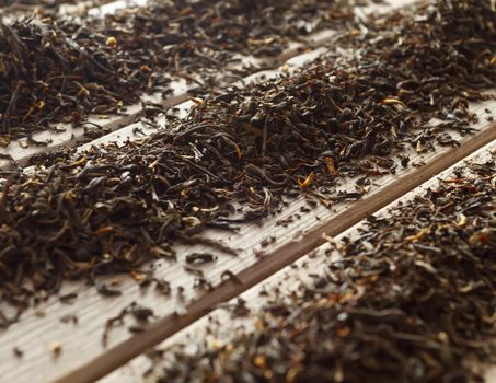 Black tea is dried on a wooden table