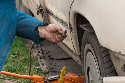 Repair of the rear door of the car. Elimination of the broken body of transport.