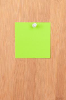 Green Sticky Note Pinned to the Wooden Message Board. To Do List Reminder in Office. Blank Memo Sticker at Work - Template. Empty Checklist - Mockup