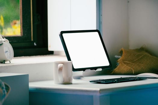 tablet for work on wood desk, a blank tablet screen can add text or other medie