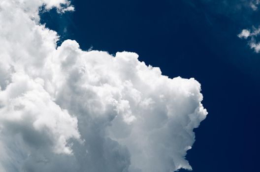 Incredibly wonderful lush cumulus clouds against a blue sky - Image