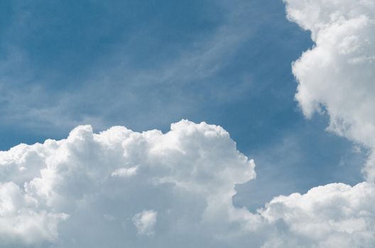 Incredibly wonderful lush cumulus clouds against a blue sky - Image