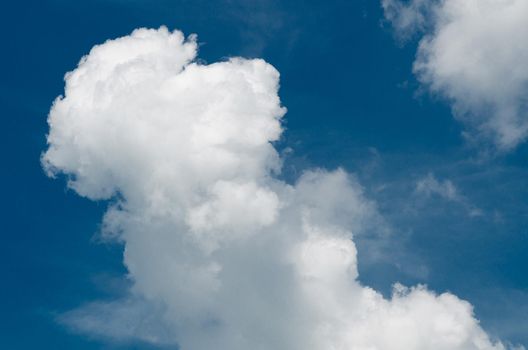 Incredibly wonderful lush cumulus clouds against a blue sky - Image