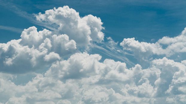 Incredibly wonderful lush cumulus clouds against a blue sky - Image