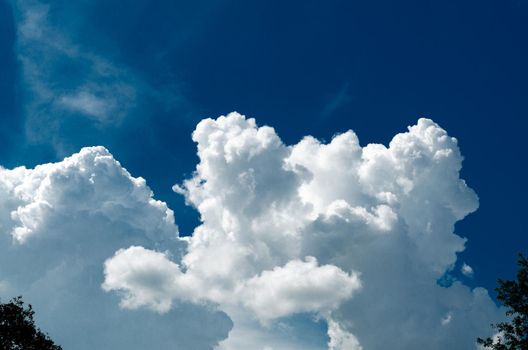 Incredibly wonderful lush cumulus clouds against a blue sky - Image