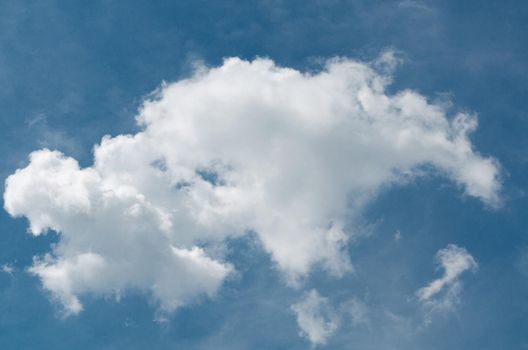 Incredibly wonderful lush cumulus clouds against a blue sky - Image