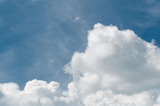 Incredibly wonderful lush cumulus clouds against a blue sky - Image