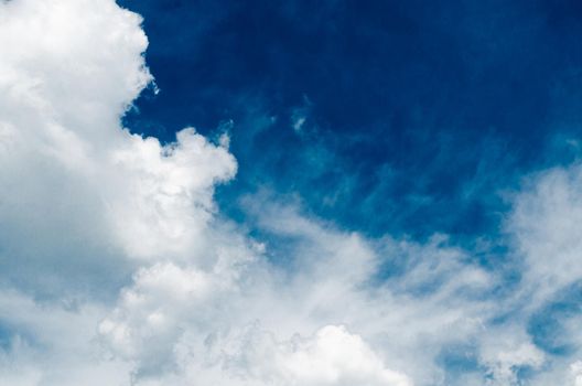 Incredibly wonderful lush cumulus clouds against a blue sky - Image