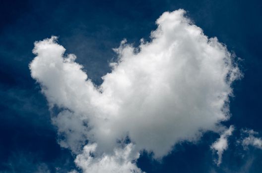 Incredibly wonderful lush cumulus clouds against a blue sky - Image