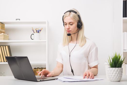 Close-up portrait of a customer service agent sitting at office -image