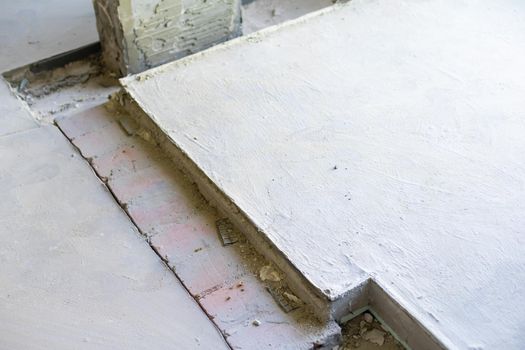 grooves in the concrete floor in the apartment