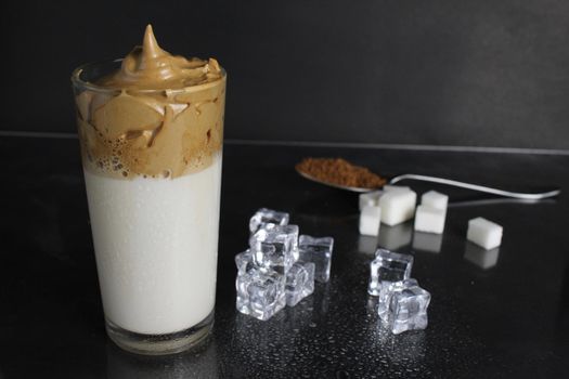 Dalgon coffee milk with coffee coffee foam and cooking ice sugar coffee.