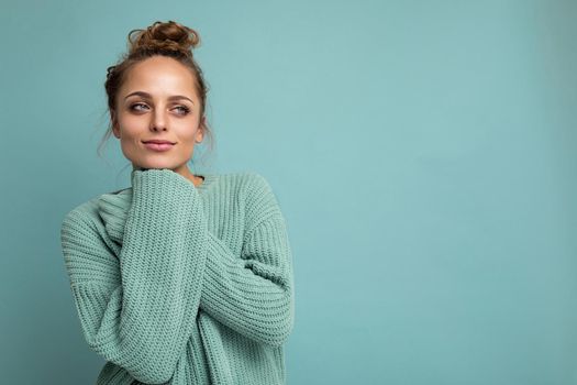 Close-up portrait of nice-looking attractive lovely lovable pretty cute winsome gorgeous cheerful cheery wavy-haired blonde woman isolated on pastel color background wearing stylish clothes.