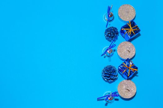 candles and christmas decorations on blue background, christmas festive background, flat layout, top view.