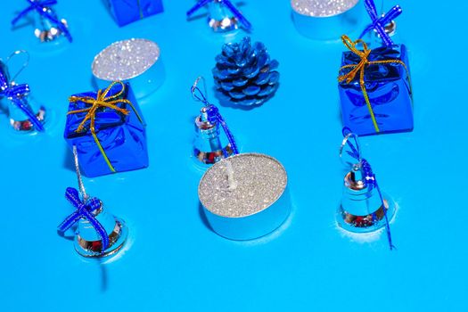 candles and christmas decorations on blue background, christmas festive background, blurred focus.
