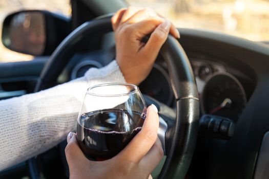 The girl at the wheel is drinking alcohol. Not sober revival is a threat to people.