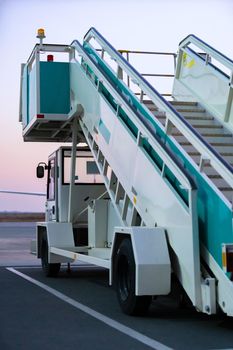 Plane ladder for disembarking and boarding passengers on the board of the aircraft