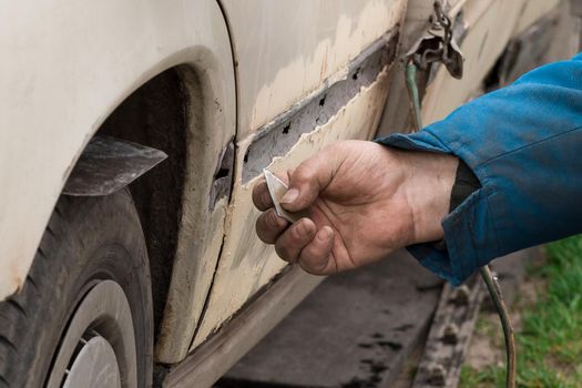 Repair of the rear door of the car. Elimination of the broken body of transport.