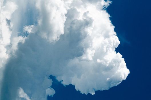 Incredibly wonderful lush cumulus clouds against a blue sky - Image