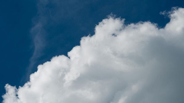 Incredibly wonderful lush cumulus clouds against a blue sky - Image