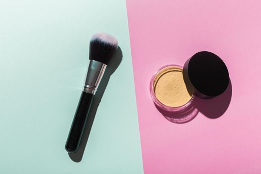 Mineral face powder and brush. Eco-friendly and organic beauty products.