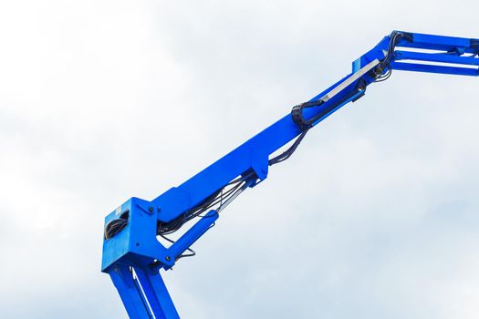 The lift hydraulic construction mechanism of an industrial equipment lifting platform against the sky.