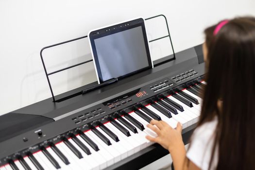 Music Piano Internet Class At Home Studying Online