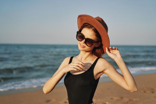 woman in a hat sunglasses by the ocean travel sun. High quality photo