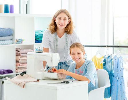 Tailor is teaching student at workshop