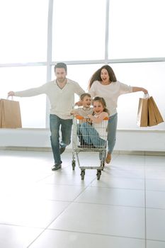 close-knit family goes shopping.photo with copy space