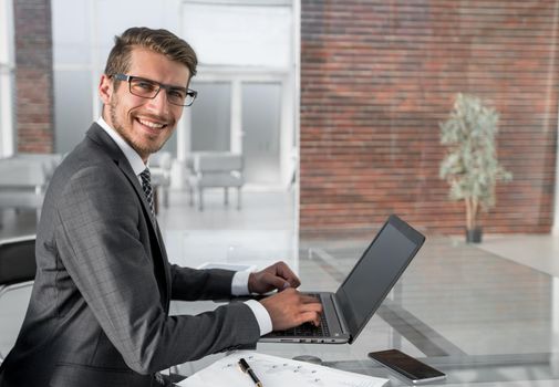 businessman uses a laptop to work with financial data.people and technology