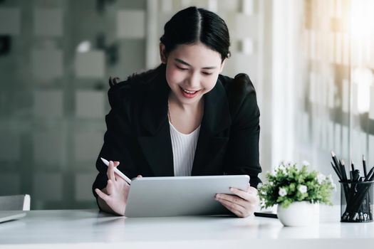 Female marketing managers use tablet computer calls via Facetime with venture capital firms to increase profit potential