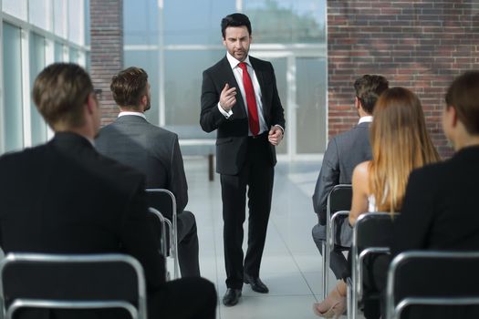 businessman makes a report for the business team.business and education