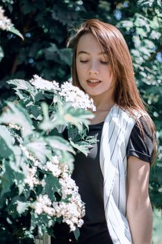 romantic portrait of a beautiful young woman in the spring garden.
