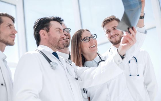 group of doctors discussing the x-ray. the concept of teamwork