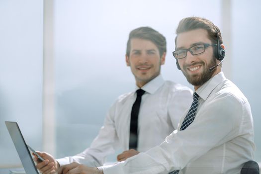 Tech support manager in headset consulting a client.photo with copy space