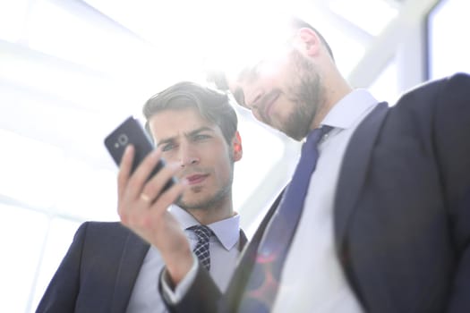 close up.business colleagues looking at the smartphone screen.people and technology