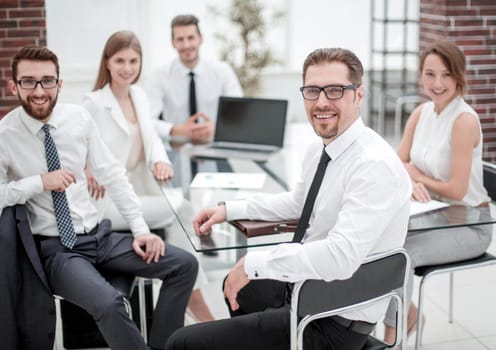 boss and business team sitting at their Desk.business people