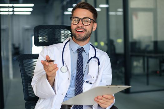 Portrait of smiling excited doctor in hospital