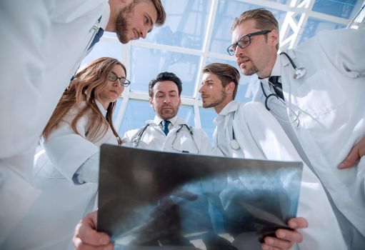 doctors colleagues look at the x-ray of the patient . the concept of teamwork