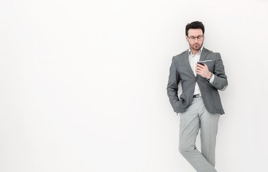 full height .business man looking at the screen of his smartphone.photo with copy space