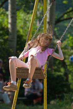 happy girl swinging   (NIKON D80; 10.6.2007; 1/640 at f/6.3; ISO 400; white balance: Auto; focal length: 320 mm)
