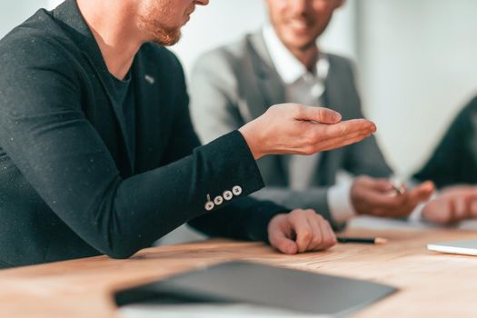 close up. business man discussing with colleagues working issues. business concept