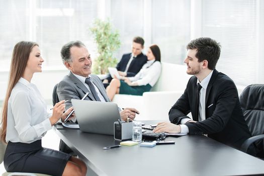 client talking with the staff at the Desk in the office.photo with copy space